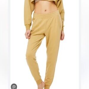 ALO Women’s Cozy Tan Unwind SweatPant